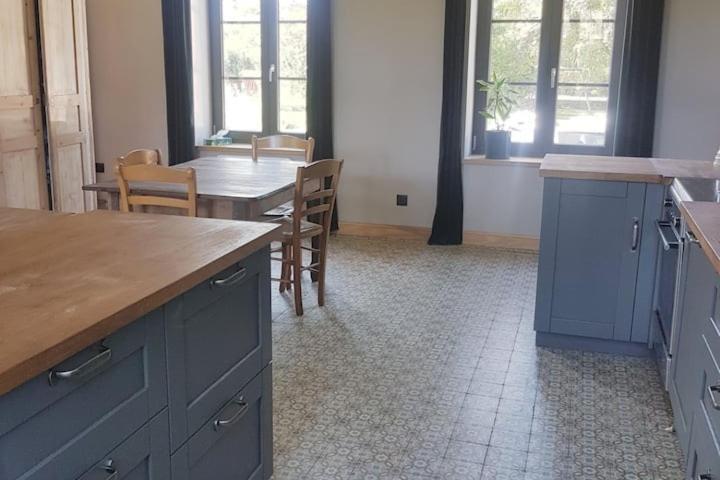 Chambre Spacieuse Avec Vue Sur Clocher Appartement Verchin Buitenkant foto